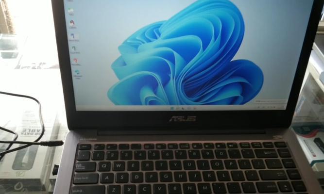 华硕S402，轻巧与性能的完美平衡