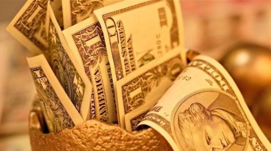 今日黄金价格，100克黄金融情于市