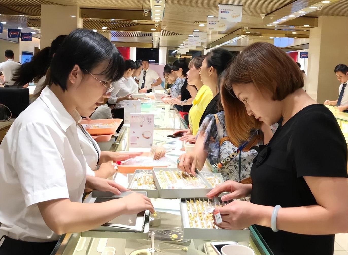 足金价格波动，市场动态与投资考量