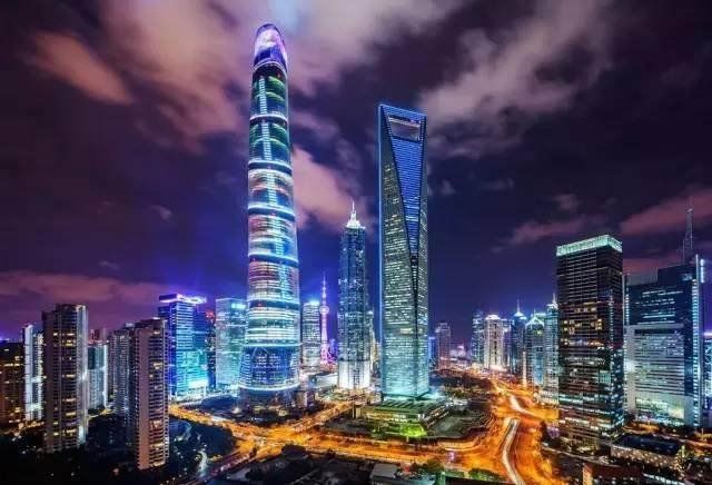 2035年，澳门之夜—璀璨东方明珠的现代与历史交响2023今晚澳门开奖